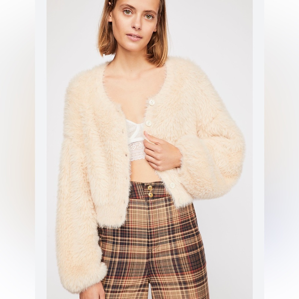 Free People NWOT Lolla Cropped Cardi Sweater in Cream Overs Fit Size Large